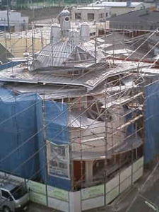 外観はまるで動くお城