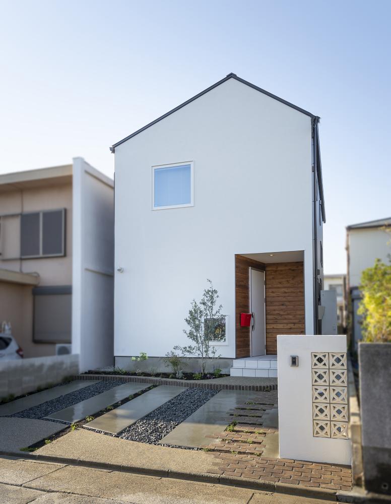 白い塗り壁のお家