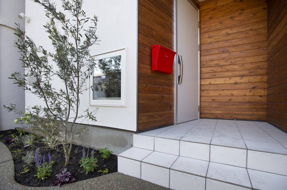 白い塗り壁のお家