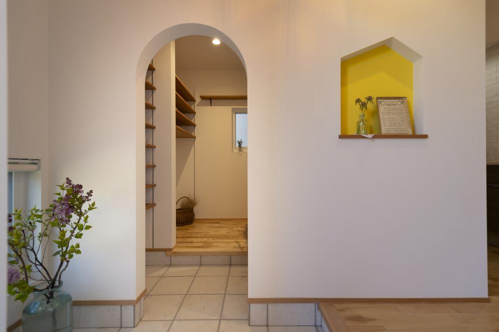 白い塗り壁のお家