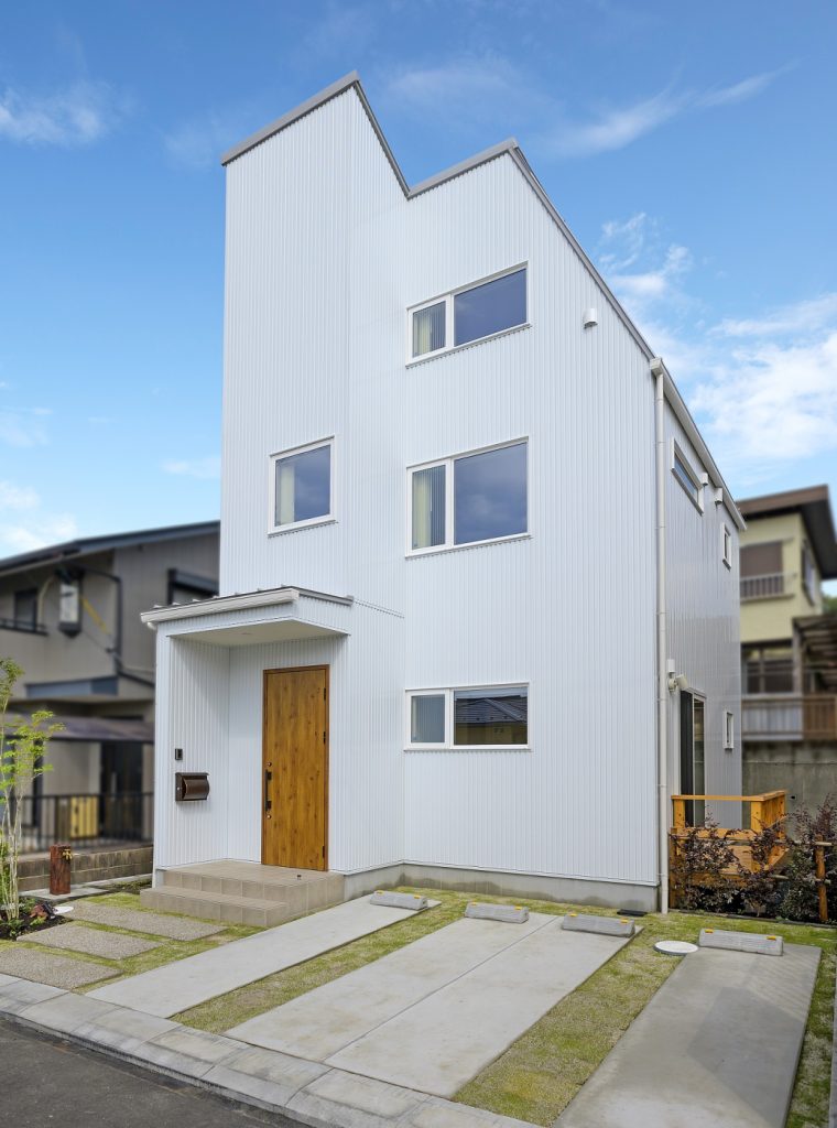 高台から眺める家