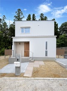 バイクガレージのある家