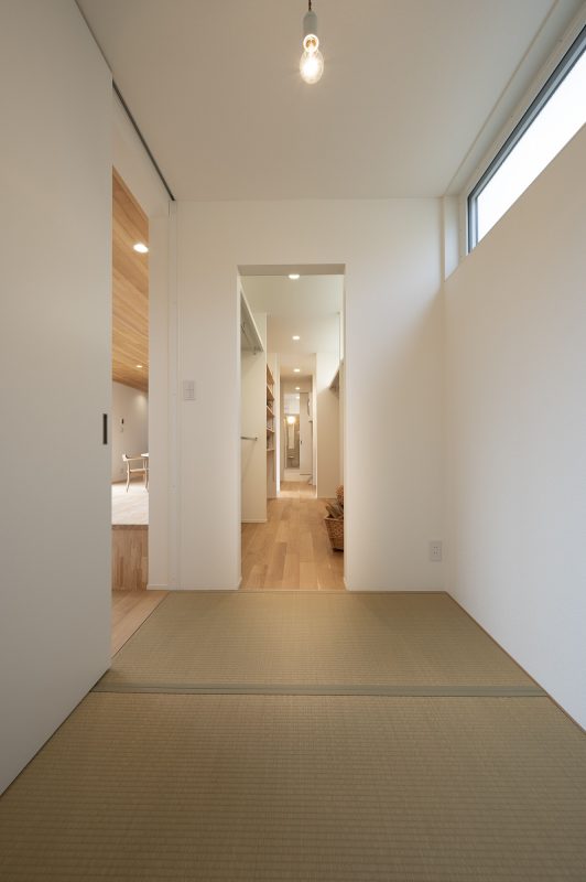 3畳の畳の部屋の写真