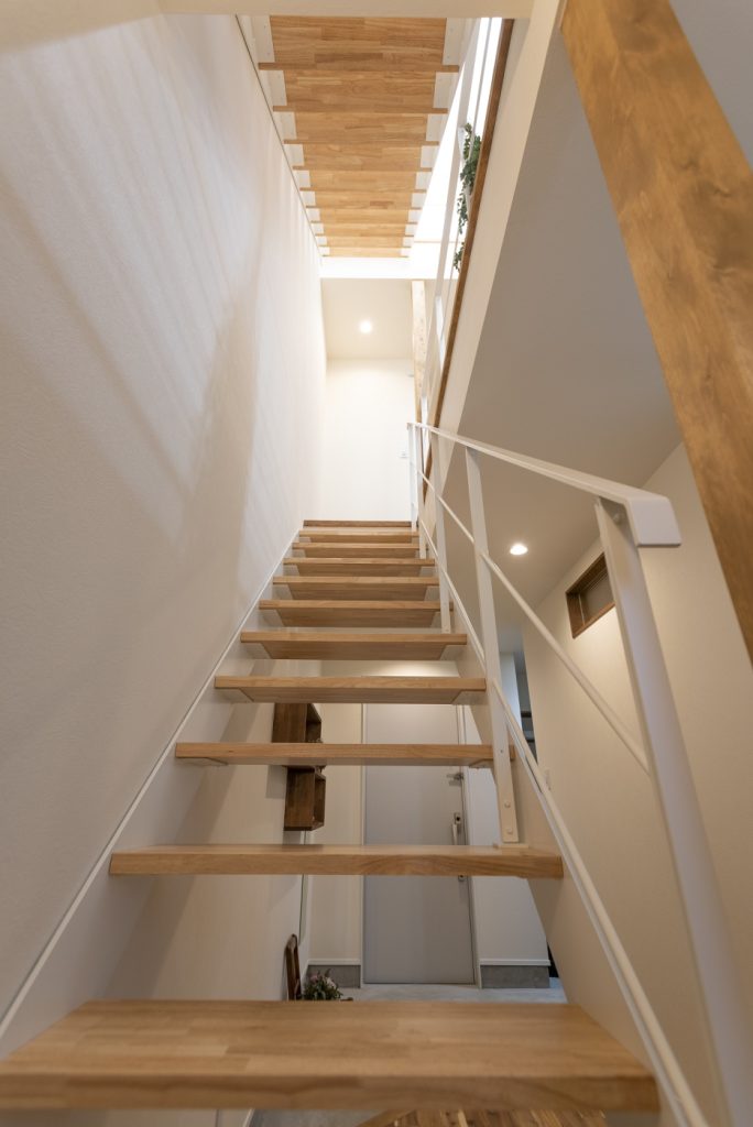 山々を眺める家