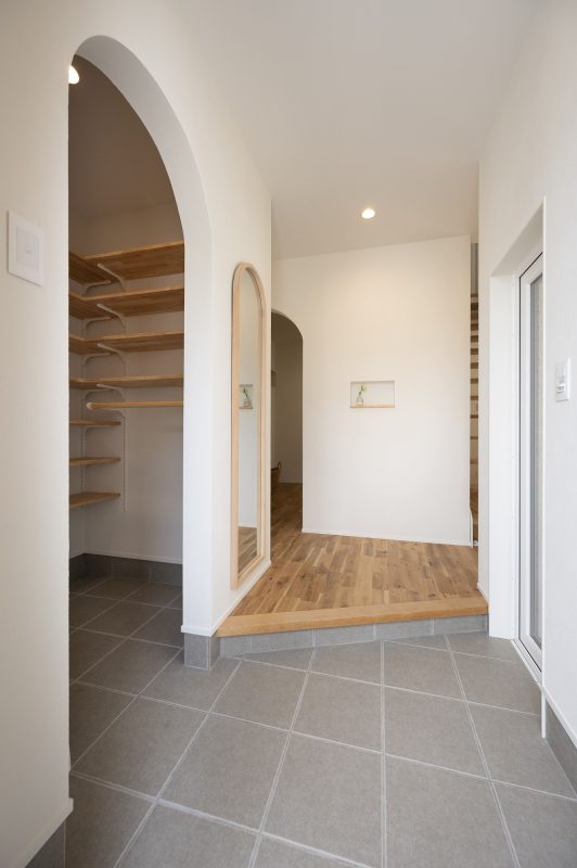 バイクガレージのある家