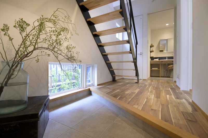 高台から眺める家