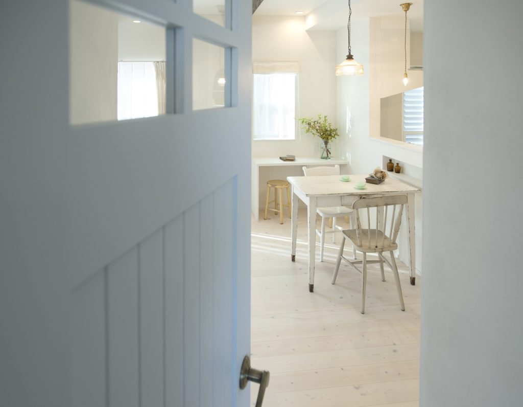 白を基調とした明るいお家