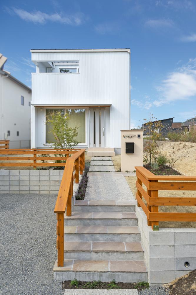 バルコニーから緑を嗜む家