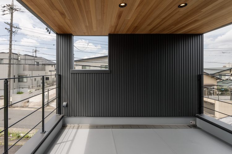 屋根のあるバルコニー