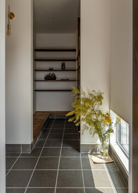 地窓がある玄関